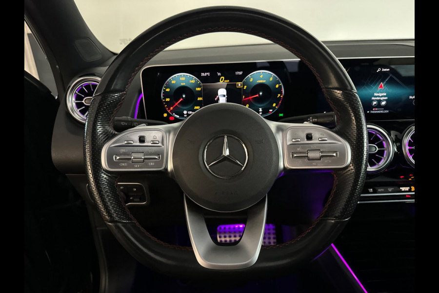 Mercedes-Benz Glb 200 AMG Pano|Carbon|Dodehoek|Stoelverwarming|Sfeer|Camera