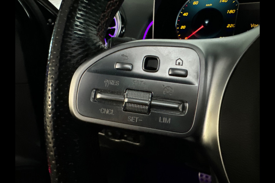 Mercedes-Benz Glb 200 AMG Pano|Carbon|Dodehoek|Stoelverwarming|Sfeer|Camera