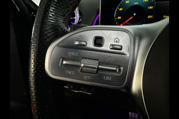 Mercedes-Benz Glb 200 AMG Pano|Carbon|Dodehoek|Stoelverwarming|Sfeer|Camera