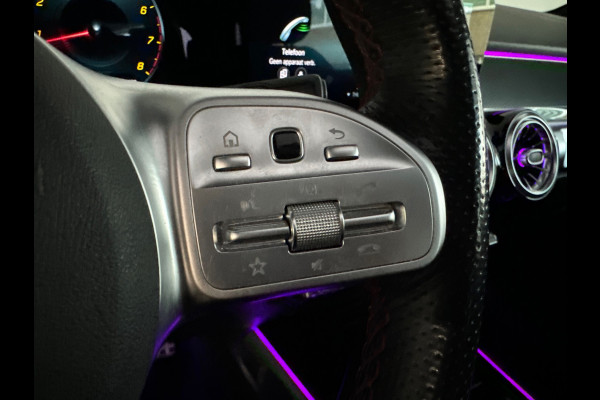 Mercedes-Benz Glb 200 AMG Pano|Carbon|Dodehoek|Stoelverwarming|Sfeer|Camera