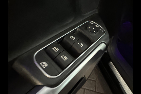 Mercedes-Benz Glb 200 AMG Pano|Carbon|Dodehoek|Stoelverwarming|Sfeer|Camera