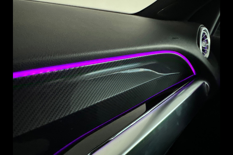 Mercedes-Benz Glb 200 AMG Pano|Carbon|Dodehoek|Stoelverwarming|Sfeer|Camera