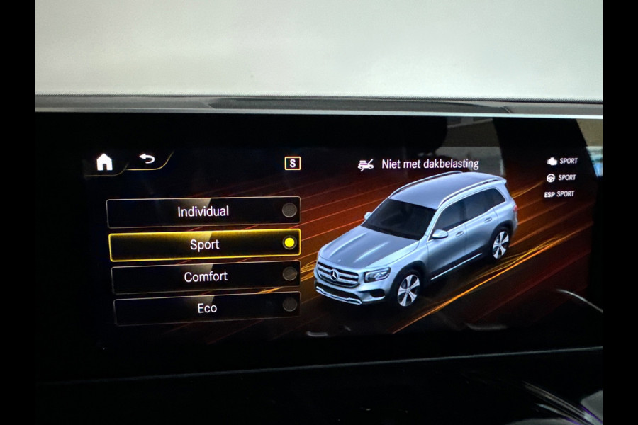 Mercedes-Benz Glb 200 AMG Pano|Carbon|Dodehoek|Stoelverwarming|Sfeer|Camera