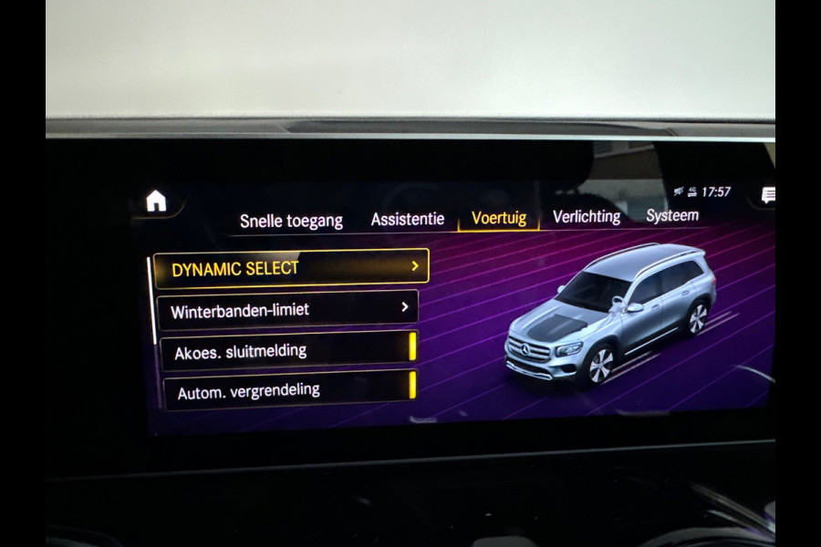 Mercedes-Benz Glb 200 AMG Pano|Carbon|Dodehoek|Stoelverwarming|Sfeer|Camera