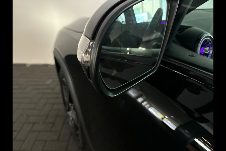 Mercedes-Benz Glb 200 AMG Pano|Carbon|Dodehoek|Stoelverwarming|Sfeer|Camera