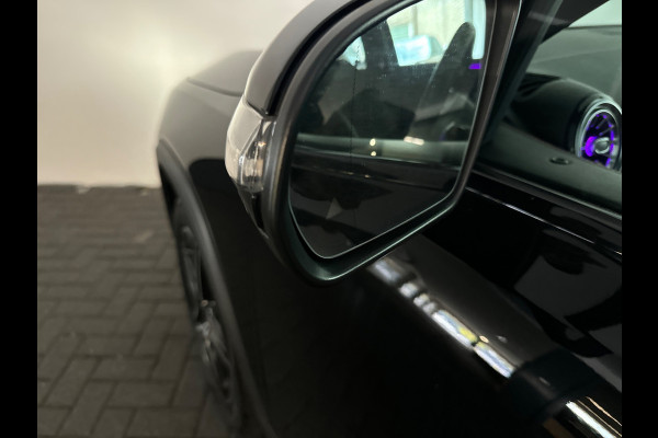 Mercedes-Benz Glb 200 AMG Pano|Carbon|Dodehoek|Stoelverwarming|Sfeer|Camera