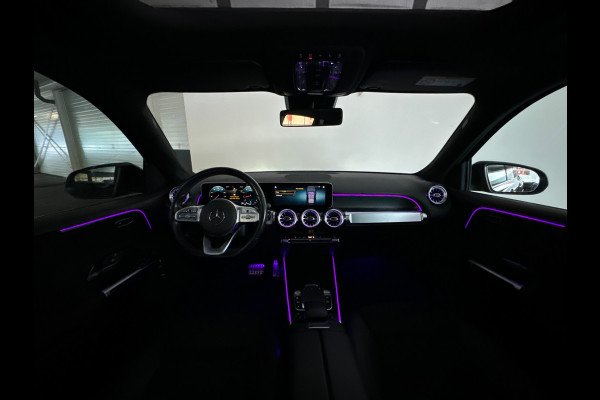 Mercedes-Benz Glb 200 AMG Pano|Carbon|Dodehoek|Stoelverwarming|Sfeer|Camera
