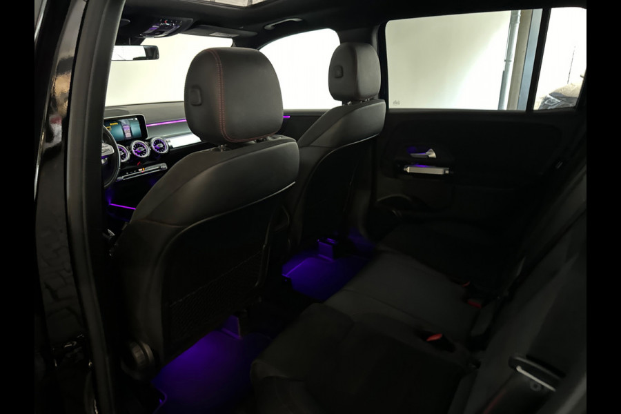 Mercedes-Benz Glb 200 AMG Pano|Carbon|Dodehoek|Stoelverwarming|Sfeer|Camera