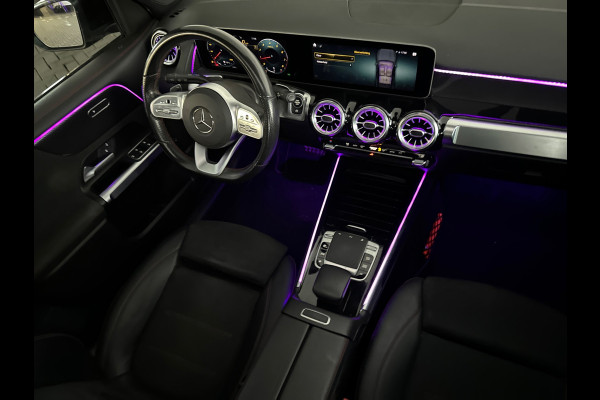 Mercedes-Benz Glb 200 AMG Pano|Carbon|Dodehoek|Stoelverwarming|Sfeer|Camera