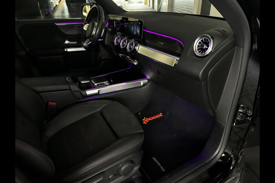Mercedes-Benz Glb 200 AMG Pano|Carbon|Dodehoek|Stoelverwarming|Sfeer|Camera
