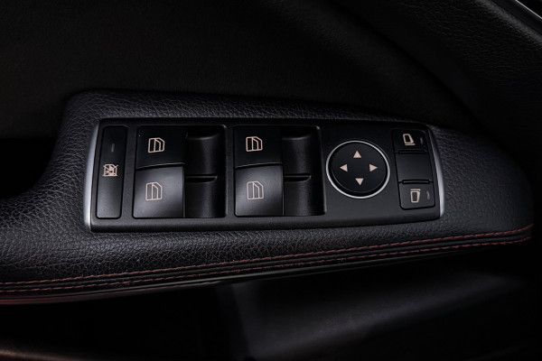 Mercedes-Benz A-Klasse 160 Ambition (NAVIGATIE, CRUISE CONTROL, PARKEERSENSOREN)