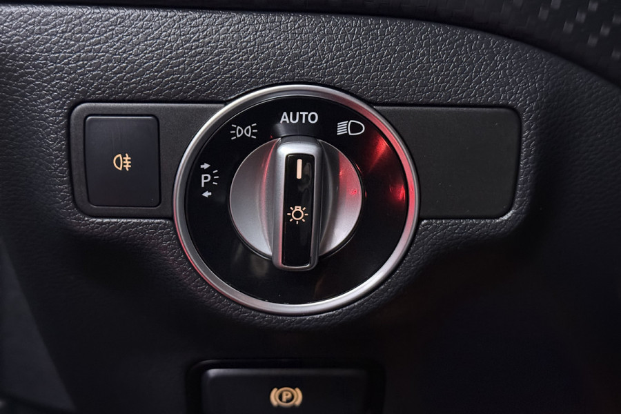 Mercedes-Benz A-Klasse 160 Ambition (NAVIGATIE, CRUISE CONTROL, PARKEERSENSOREN)