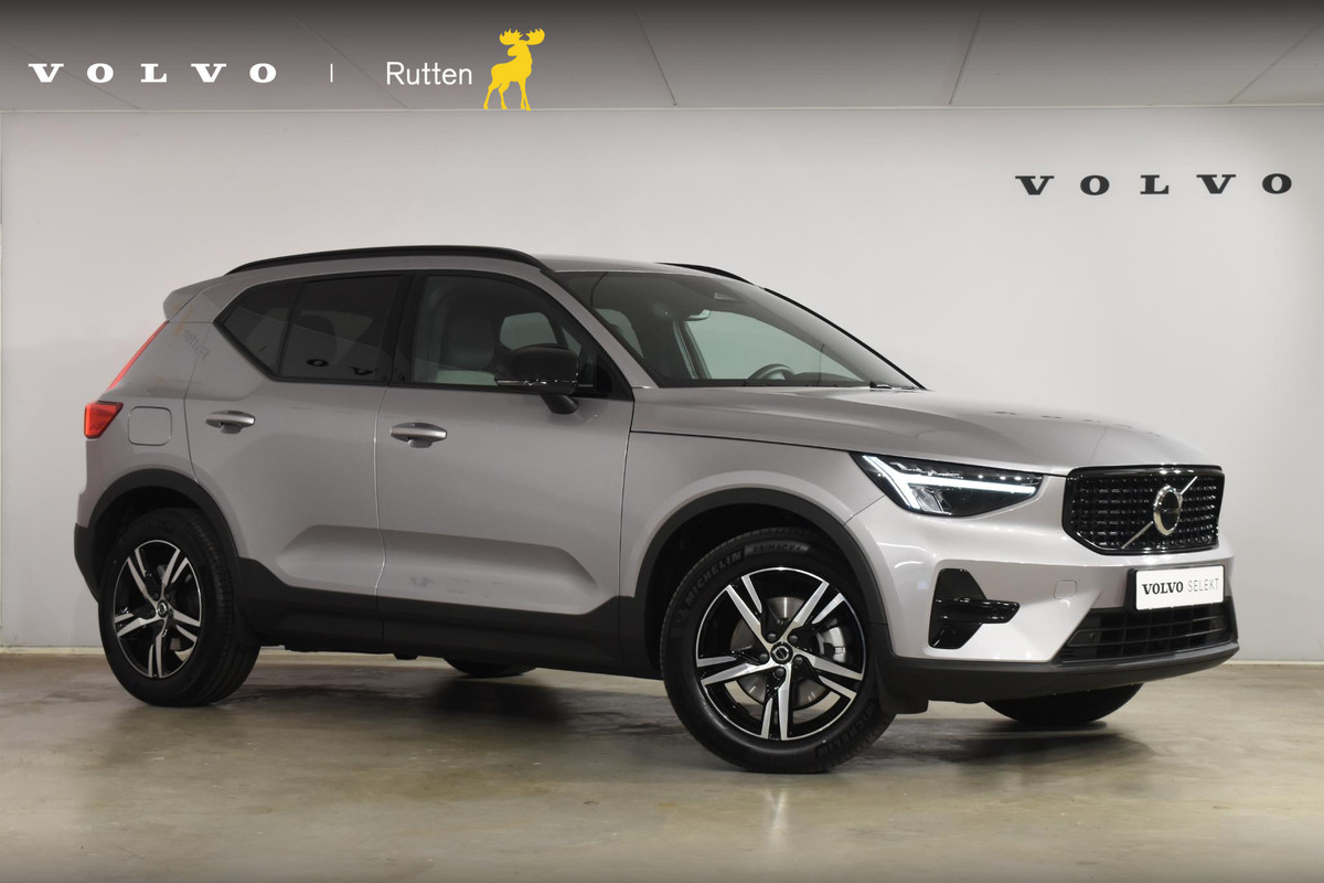 Volvo XC40 B4 211PK Automaat Plus Dark / Adaptive Cruise control / Extra getint glas / Harman Kardon / Elektrisch verstelbare stoelen met geheugen / Stoel- en stuurverwarming / Trekhaak