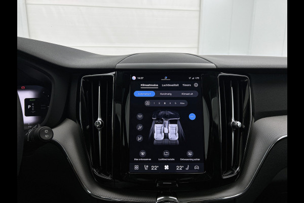 Volvo XC60 2.0 T6 Plug-in LongRange / AWD Plus Bright / Trekhaak / Panoramadak / Pdc+Camera / NL.Auto / Stoel-Stuurverwarming / Apk 02-2028
