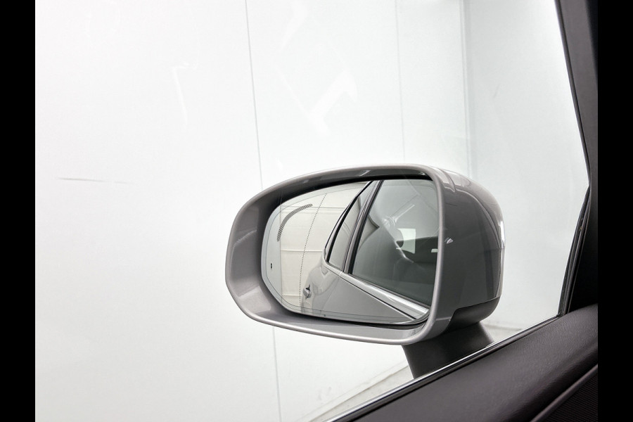 Volvo XC60 2.0 T6 Plug-in LongRange / AWD Plus Bright / Trekhaak / Panoramadak / Pdc+Camera / NL.Auto / Stoel-Stuurverwarming / Apk 02-2028