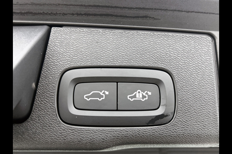 Volvo XC60 2.0 T6 Plug-in LongRange / AWD Plus Bright / Trekhaak / Panoramadak / Pdc+Camera / NL.Auto / Stoel-Stuurverwarming / Apk 02-2028