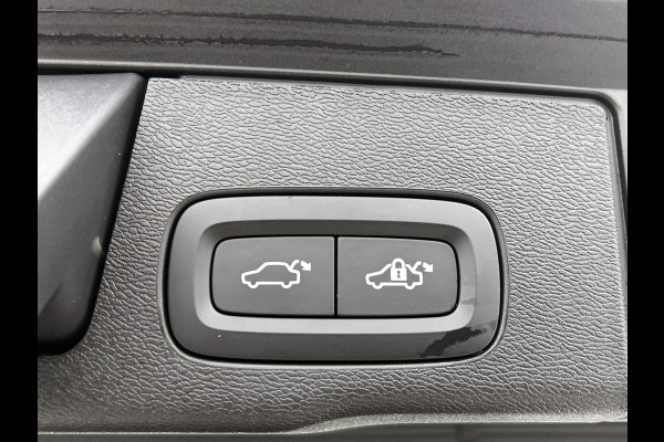 Volvo XC60 2.0 T6 Plug-in LongRange / AWD Plus Bright / Trekhaak / Panoramadak / Pdc+Camera / NL.Auto / Stoel-Stuurverwarming / Apk 02-2028