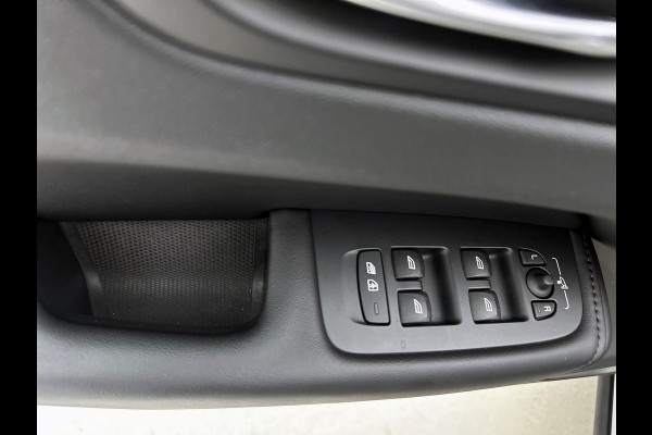 Volvo XC60 2.0 T6 Plug-in LongRange / AWD Plus Bright / Trekhaak / Panoramadak / Pdc+Camera / NL.Auto / Stoel-Stuurverwarming / Apk 02-2028