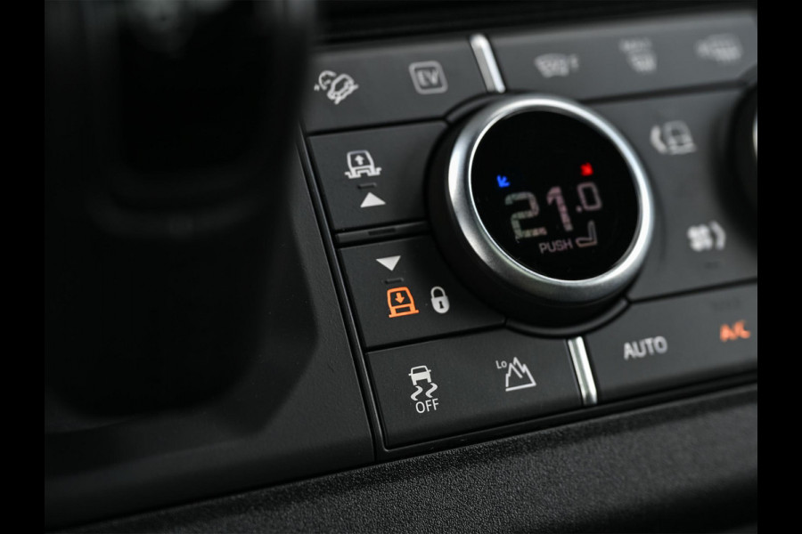Land Rover Defender 110 2.0 P400e 110 X-Dynamic HSE | Panoramadak | NL-Auto | Dealeronderhouden | Meridian Sound | HUD | 360 Camera | Luchtvering | Stoelverwarming + Ventilatie  | Memory Seats | Trekhaak | Koelbox | Ambiance Interieur |
