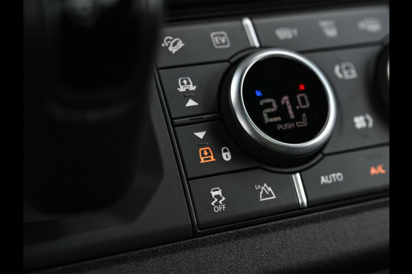 Land Rover Defender 110 2.0 P400e 110 X-Dynamic HSE | Panoramadak | NL-Auto | Dealeronderhouden | Meridian Sound | HUD | 360 Camera | Luchtvering | Stoelverwarming + Ventilatie  | Memory Seats | Trekhaak | Koelbox | Ambiance Interieur |