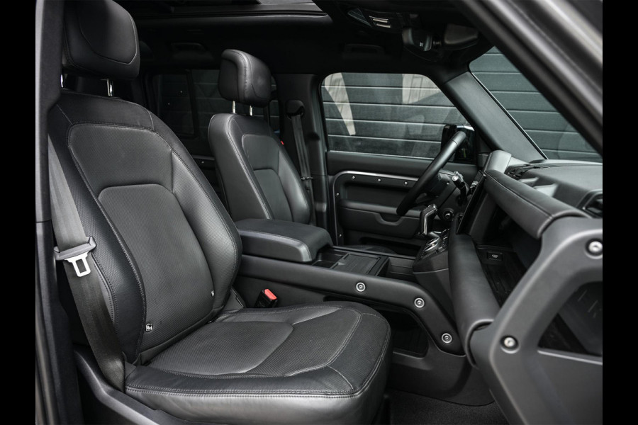 Land Rover Defender 110 2.0 P400e 110 X-Dynamic HSE | Panoramadak | NL-Auto | Dealeronderhouden | Meridian Sound | HUD | 360 Camera | Luchtvering | Stoelverwarming + Ventilatie  | Memory Seats | Trekhaak | Koelbox | Ambiance Interieur |