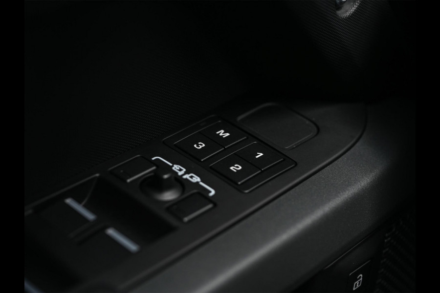 Land Rover Defender 110 2.0 P400e 110 X-Dynamic HSE | Panoramadak | NL-Auto | Dealeronderhouden | Meridian Sound | HUD | 360 Camera | Luchtvering | Stoelverwarming + Ventilatie  | Memory Seats | Trekhaak | Koelbox | Ambiance Interieur |