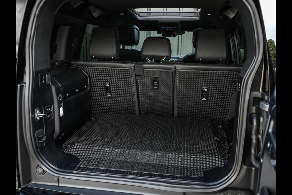 Land Rover Defender 110 2.0 P400e 110 X-Dynamic HSE | Panoramadak | NL-Auto | Dealeronderhouden | Meridian Sound | HUD | 360 Camera | Luchtvering | Stoelverwarming + Ventilatie  | Memory Seats | Trekhaak | Koelbox | Ambiance Interieur |