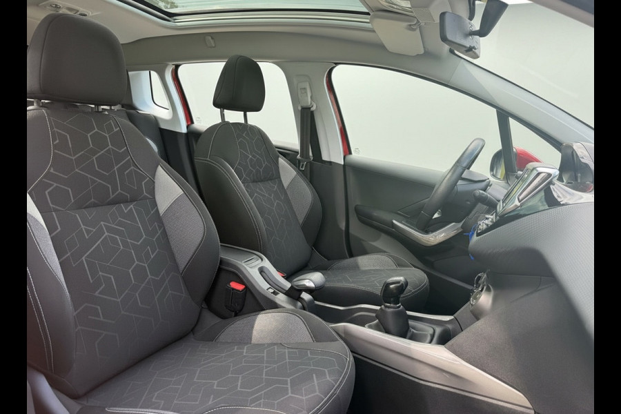 Peugeot 2008 1.2 PureTech Blue Lion, panoramadak, navigatie, 1 e eigenaar, NL auto met nationale auto pas