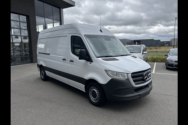 Mercedes-Benz Sprinter 314 CDI L2 H2 MBUX / Trekhaak / Camera / Carplay navigatie / Airco / 270 Graden achterdeuren