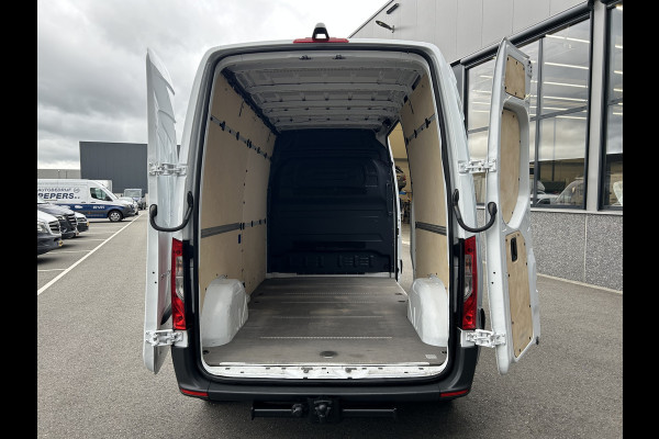 Mercedes-Benz Sprinter 314 CDI L2 H2 MBUX / Trekhaak / Camera / Carplay navigatie / Airco / 270 Graden achterdeuren