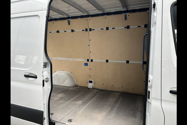 Mercedes-Benz Sprinter 314 CDI L2 H2 MBUX / Trekhaak / Camera / Carplay navigatie / Airco / 270 Graden achterdeuren