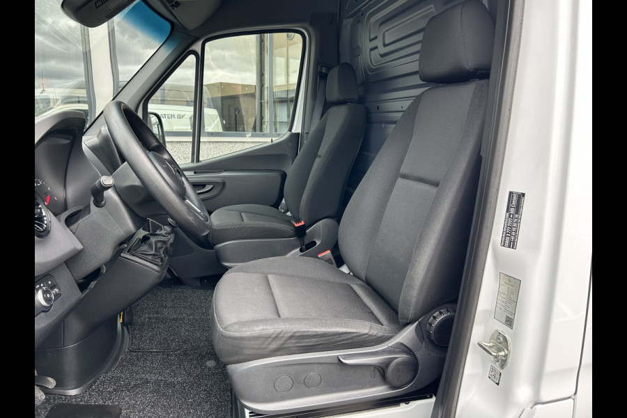 Mercedes-Benz Sprinter 314 CDI L2 H2 MBUX / Trekhaak / Camera / Carplay navigatie / Airco / 270 Graden achterdeuren