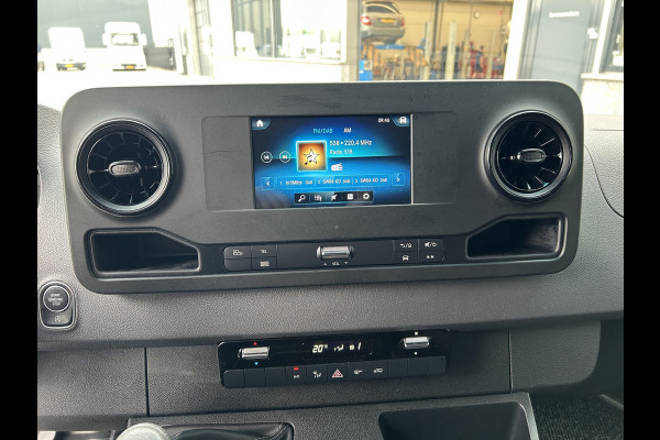 Mercedes-Benz Sprinter 314 CDI L2 H2 MBUX / Trekhaak / Camera / Carplay navigatie / Airco / 270 Graden achterdeuren
