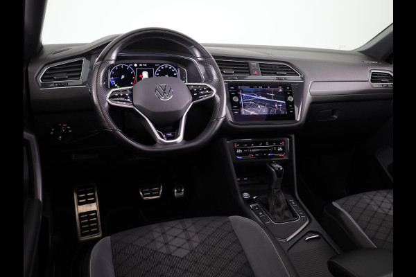Volkswagen Tiguan Allspace 1.5 TSI R-Line Business+ 7p. |150 pk Automaat (DSG) |R-line  | Navigatie | Matrix LED koplampen | Stoel + Stuur verwarming| Panoramadak | Achteruit rijcamera | Parkeersensoren