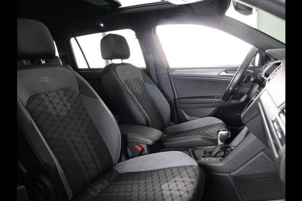 Volkswagen Tiguan Allspace 1.5 TSI R-Line Business+ 7p. |150 pk Automaat (DSG) |R-line  | Navigatie | Matrix LED koplampen | Stoel + Stuur verwarming| Panoramadak | Achteruit rijcamera | Parkeersensoren
