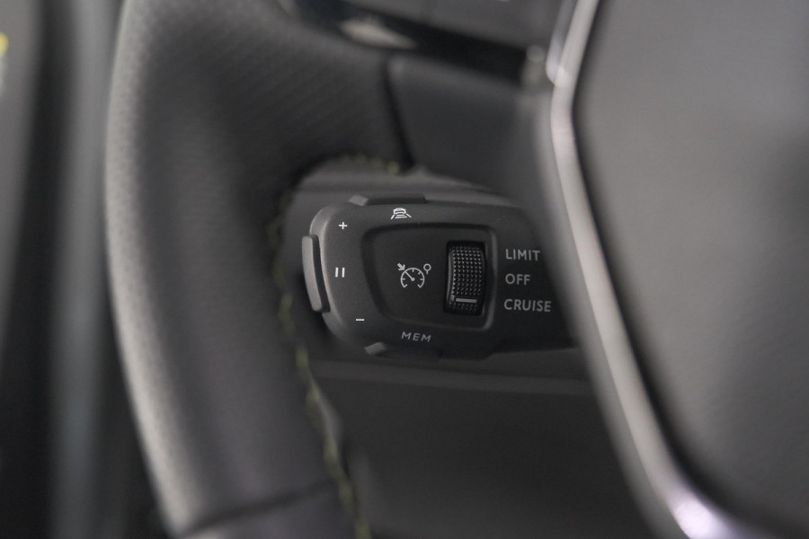 Peugeot 2008 1.2 Hybrid 136 GT | 360 Camera | Adaptieve Cruise Control | Navigatie | Dodehoekdetectie