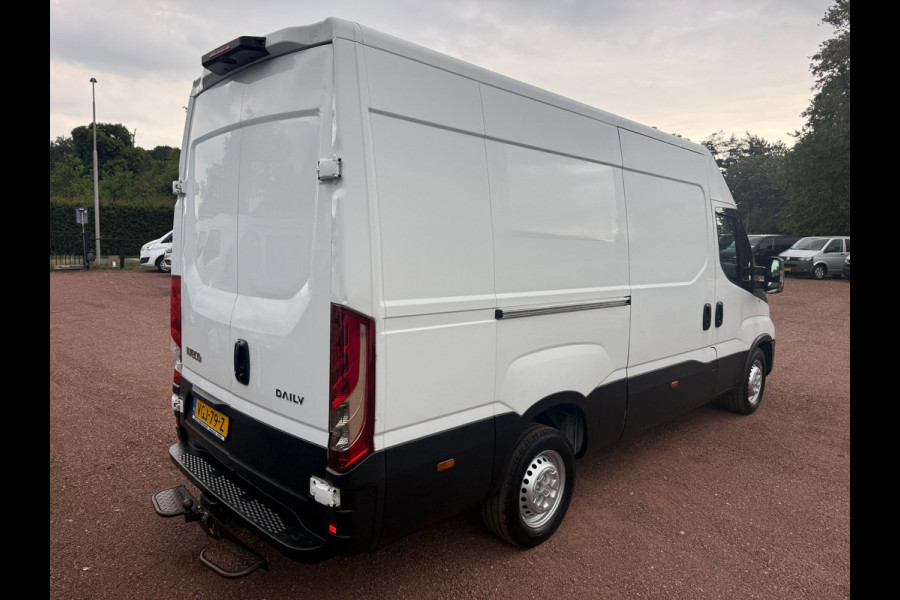 Iveco Daily 35S16V 2.3 160PK L2H2 3.5T trekgewicht / Cruise / Airco