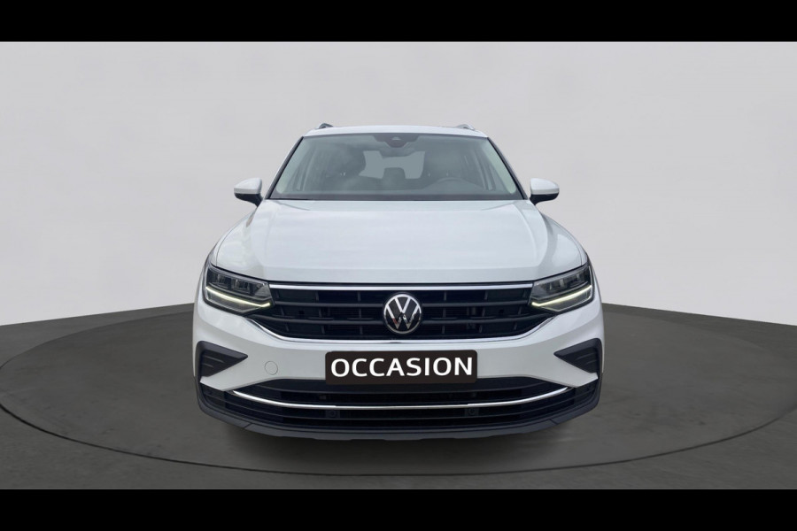 Volkswagen Tiguan 1.5 TSI 150pk DSG Life Business | Panoramadak | Wekl. trekhaak | Keyless | Stoelverwarming