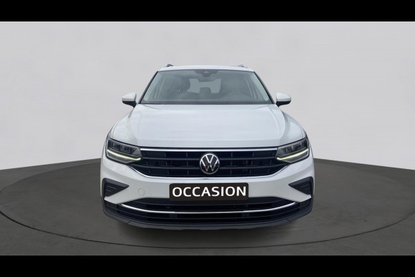 Volkswagen Tiguan 1.5 TSI 150pk DSG Life Business | Panoramadak | Wekl. trekhaak | Keyless | Stoelverwarming