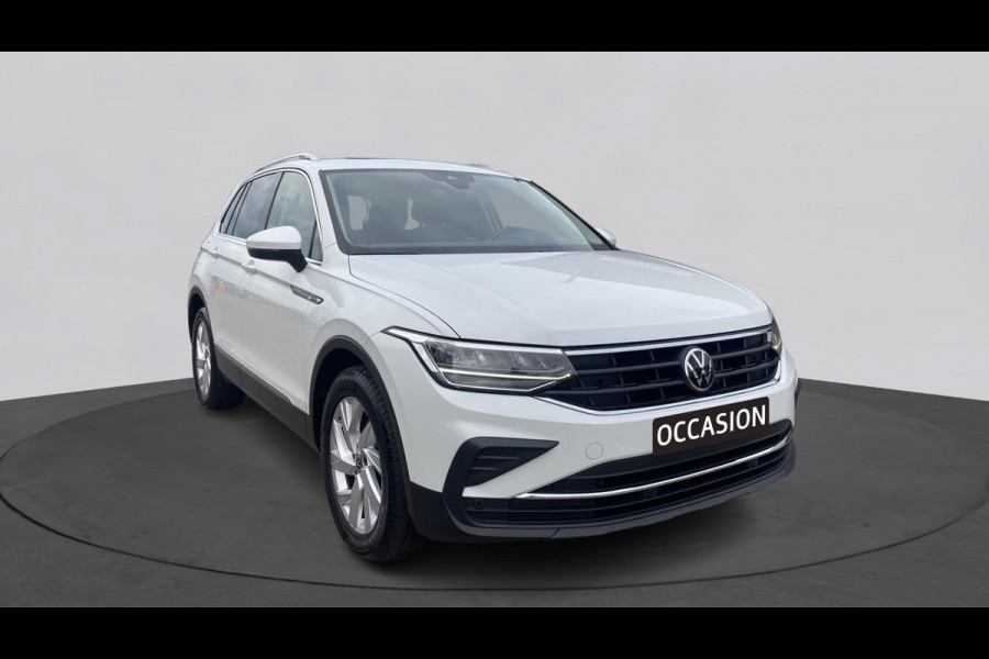 Volkswagen Tiguan 1.5 TSI 150pk DSG Life Business | Panoramadak | Wekl. trekhaak | Keyless | Stoelverwarming