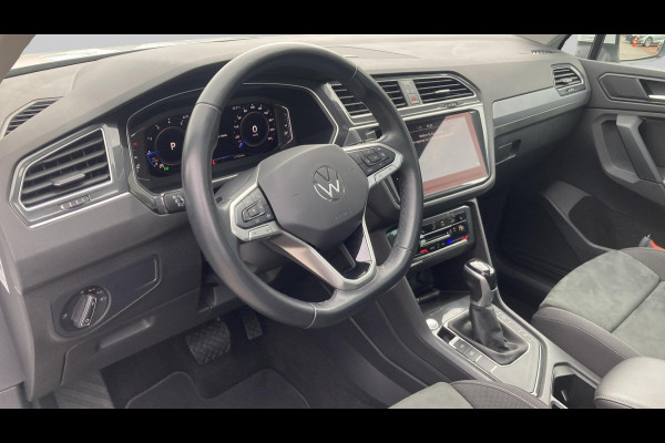 Volkswagen Tiguan 1.5 TSI 150pk DSG Life Business | Panoramadak | Wekl. trekhaak | Keyless | Stoelverwarming