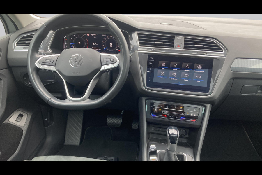 Volkswagen Tiguan 1.5 TSI 150pk DSG Life Business | Panoramadak | Wekl. trekhaak | Keyless | Stoelverwarming
