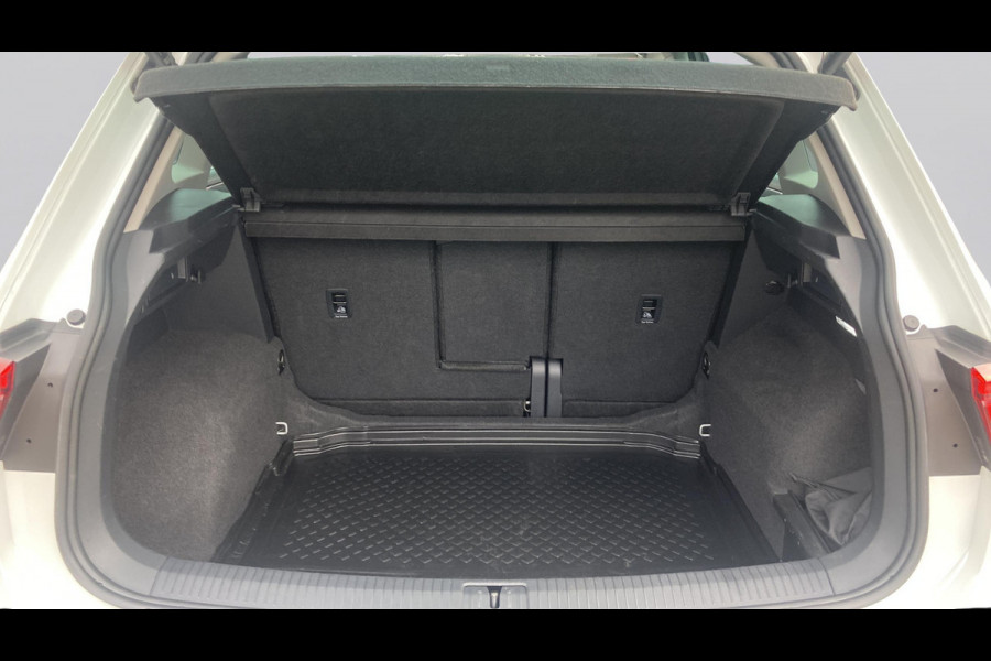 Volkswagen Tiguan 1.5 TSI 150pk DSG Life Business | Panoramadak | Wekl. trekhaak | Keyless | Stoelverwarming