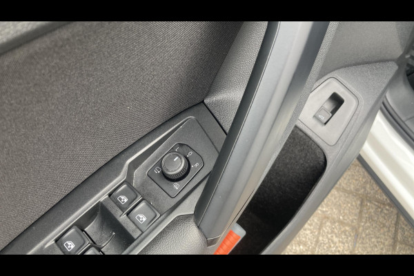 Volkswagen Tiguan 1.5 TSI 150pk DSG Life Business | Panoramadak | Wekl. trekhaak | Keyless | Stoelverwarming