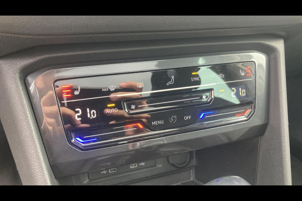Volkswagen Tiguan 1.5 TSI 150pk DSG Life Business | Panoramadak | Wekl. trekhaak | Keyless | Stoelverwarming