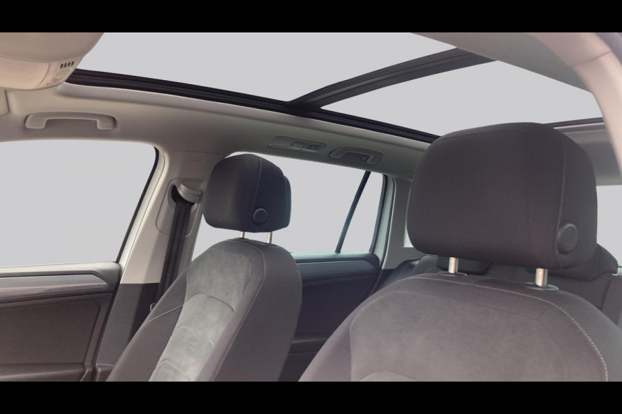 Volkswagen Tiguan 1.5 TSI 150pk DSG Life Business | Panoramadak | Wekl. trekhaak | Keyless | Stoelverwarming