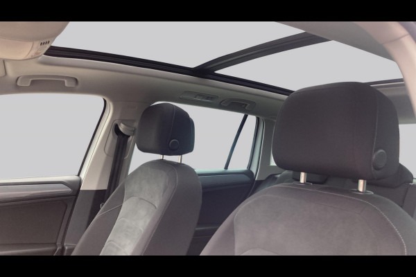 Volkswagen Tiguan 1.5 TSI 150pk DSG Life Business | Panoramadak | Wekl. trekhaak | Keyless | Stoelverwarming