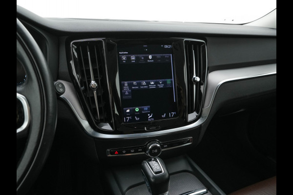 Volvo V60 Cross Country 2.0 D4 AWD Pro Aut. *LEATHER | FULL-LED | HARMAN/KARDON-AUDIO | NAVI-FULLMAP | MEMORY-PACK | BLIND-SPOT | DIGI-COCKPIT | HEATED/VENTILATED-CONTOURSEATS | CAMERA | ECC | PDC | CRUISE | TOWBAR | 18''ALU*