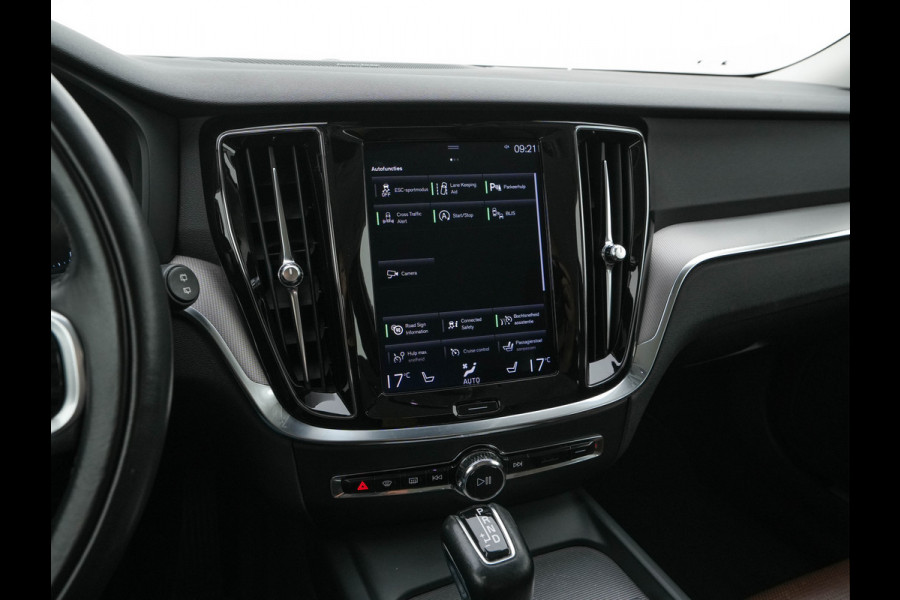 Volvo V60 Cross Country 2.0 D4 AWD Pro Aut. *LEATHER | FULL-LED | HARMAN/KARDON-AUDIO | NAVI-FULLMAP | MEMORY-PACK | BLIND-SPOT | DIGI-COCKPIT | HEATED/VENTILATED-CONTOURSEATS | CAMERA | ECC | PDC | CRUISE | TOWBAR | 18''ALU*
