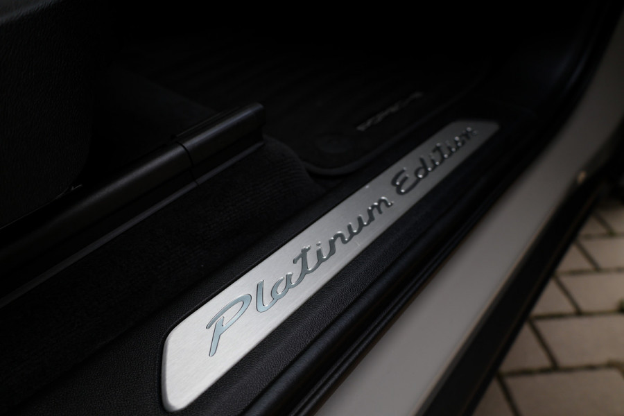Porsche Cayenne 3.0 E-Hybrid Platinum Edition | NAP! | PANO | 360 | BOSE | LUCHTVERING | SOFT CLOSE | MEMORY | 22 INCH |